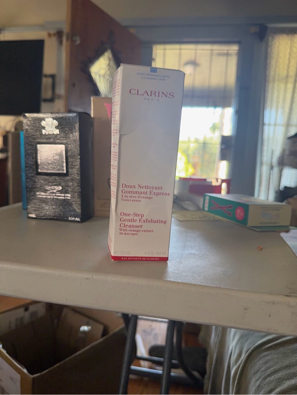 Clarins One-Step Gentle Exfoliating Cleanser - White and Pink Accents